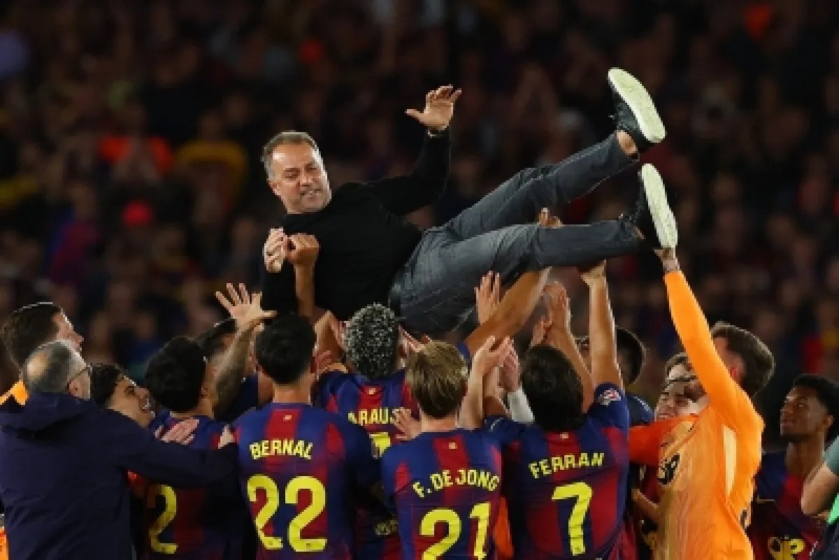 فليك يمدد عقده مع برشلونة حتى 2028 فليك يمدد عقده مع برشلونة حتى 2028