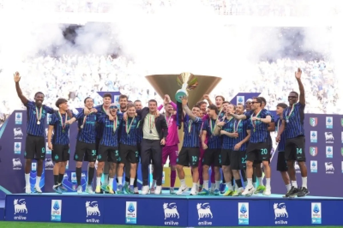 إنتر ميلان يتوج بلقب الدوري الإيطالي للمرة الـ21