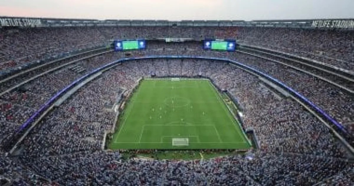 أزمة أرضية ميتلايف تهدد نهائي مونديال 2026.. مطالبات بالنقل أزمة أرضية ميتلايف تهدد نهائي مونديال 2026.. مطالبات بالنقل