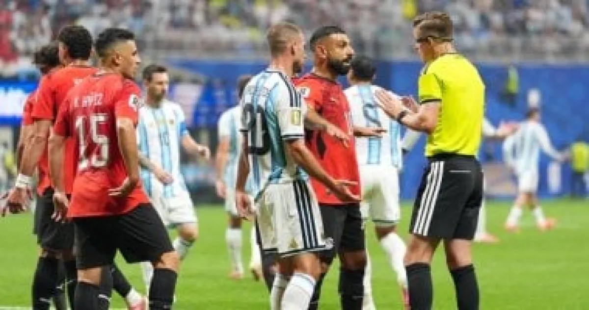 خبير تحكيم فرنسي: إلغاء هدف مصر ضد الأرجنتين كان خطأ فادحاً خبير تحكيم فرنسي: إلغاء هدف مصر ضد الأرجنتين كان خطأ فادحاً