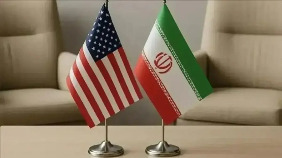 إيران وأمريكا تلوّحان بالدبلوماسية رغم استمرار الضربات العسكرية إيران وأمريكا تلوّحان بالدبلوماسية رغم استمرار الضربات العسكرية