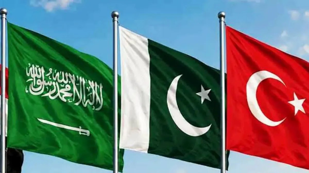 السعودية وتركيا وباكستان توقّع اتفاقية مكة للدفاع المشترك السعودية وتركيا وباكستان توقّع اتفاقية مكة للدفاع المشترك