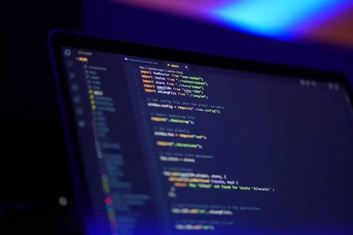 احتيال في متجر إضافات VSX: 77 إضافة مزيفة تسرق بيانات المطورين