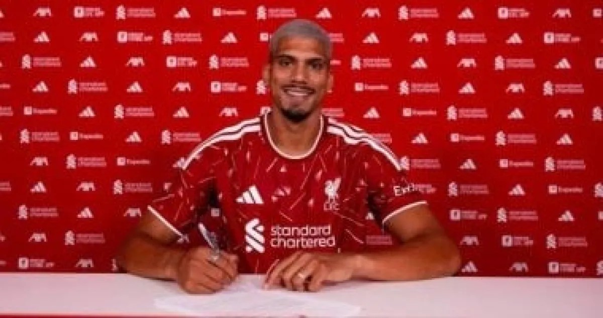 ليفربول يعزز دفاعه بضم أراوخو على سبيل الإعارة من برشلونة