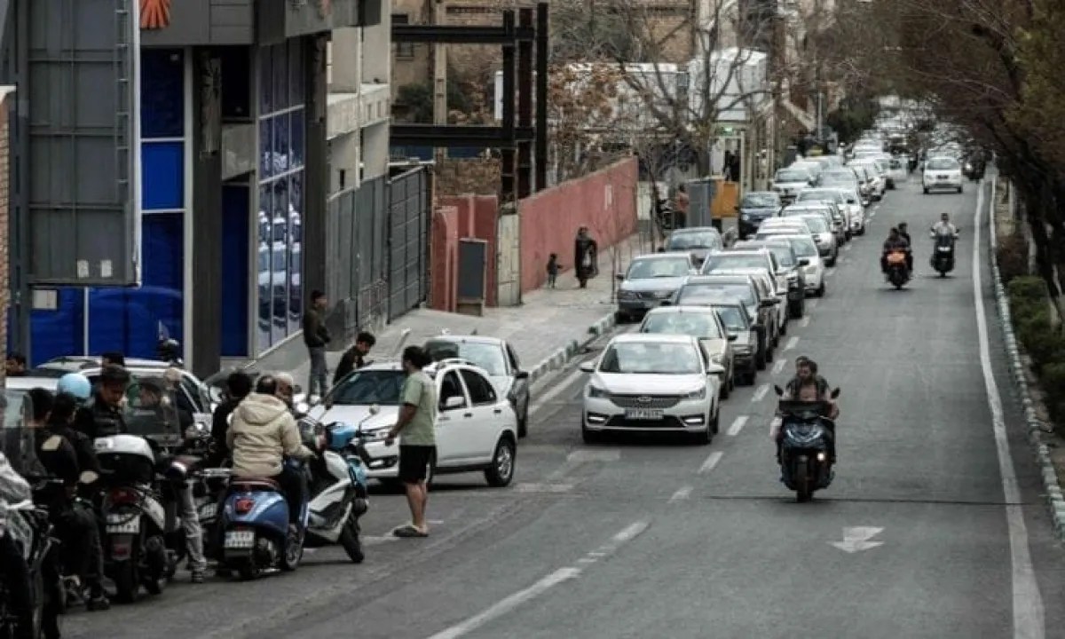 طوابير الوقود تضرب طهران مع تصاعد الضغوط الأمريكية