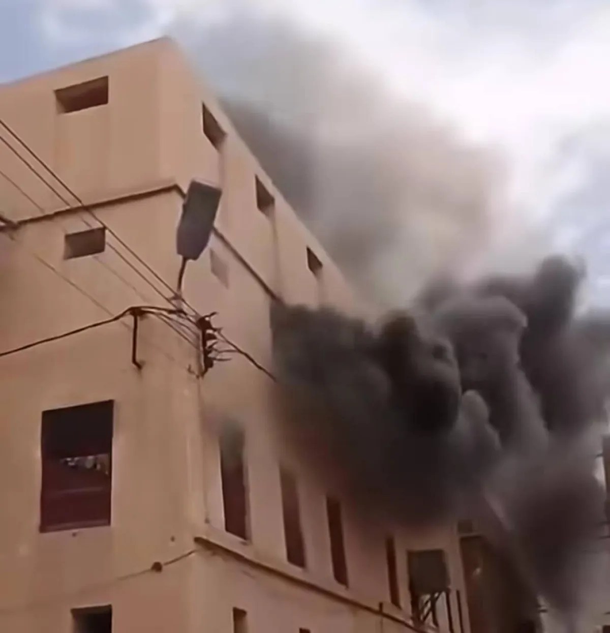 إخماد حريق هائل في منزل بمديرية القطن بحضرموت دون خسائر بشرية