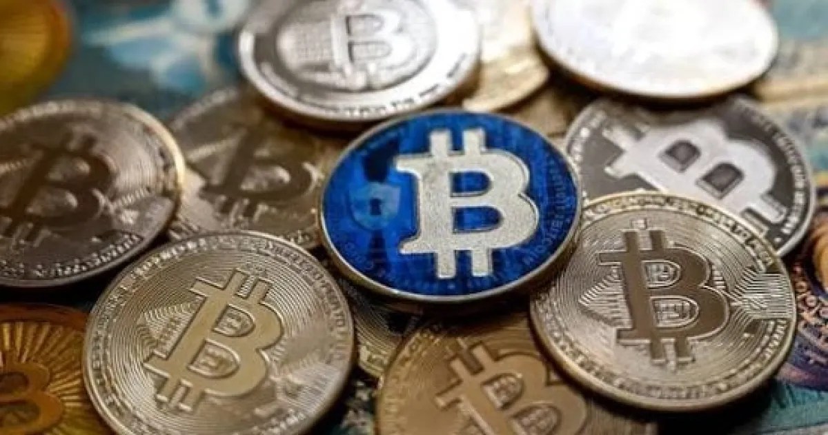 بيتكوين تتراجع وسط ضغوط ارتفاع عوائد السندات العالمية