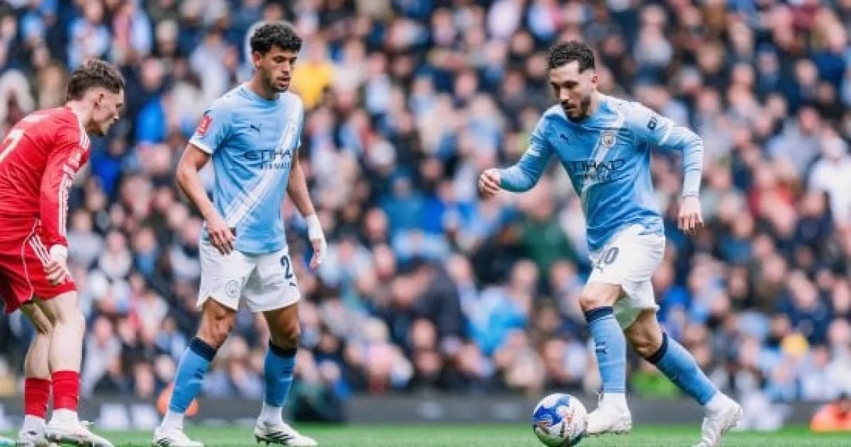 قمة الدوري الإنجليزي: ليفربول يستضيف مانشستر سيتي في مواجهة نارية على ملعب أنفيلد