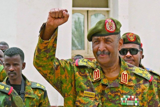 السودان: البرهان يعلن تجهيز قوات كبيرة لاستعادة السيطرة على الخرطوم وولاية الجزيرة السودان: البرهان يعلن تجهيز قوات كبيرة لاستعادة السيطرة على الخرطوم وولاية الجزيرة