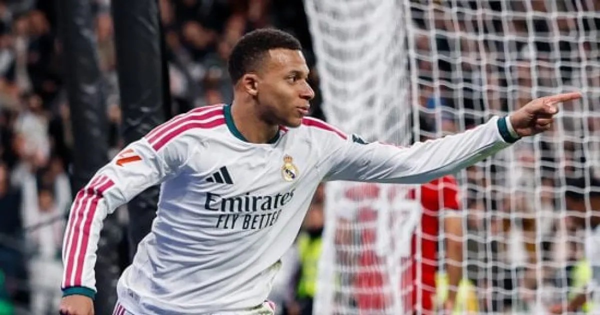 ريال مدريد يكتسح إشبيلية برباعية ويوجه إنذاراً شديد اللهجة لبرشلونة قبل الكلاسيكو