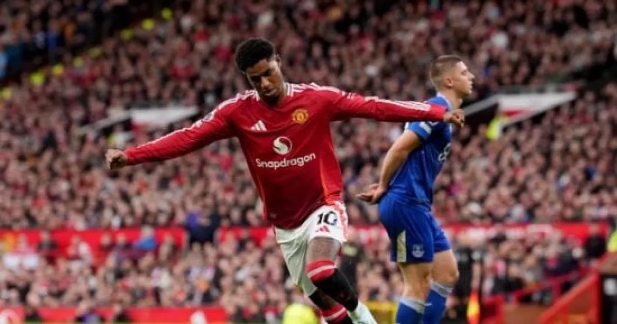 إيفرتون يستضيف مانشستر يونايتد في قمة مرتقبة بالدوري الإنجليزي