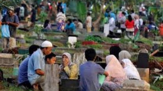 Hukum Ziarah Kubur Saat Bulan Ramadhan Dalam Islam
