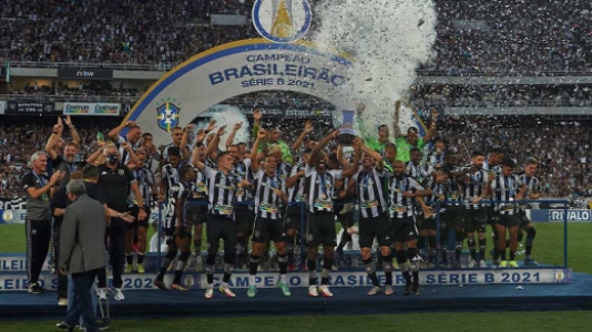 A taça de prata era justamente a competição destinada às equipes que não conseguiam se classificar à taça de ouro, mas contava com um regulamento que previa o . Botafogo Campeao Carli E Kanu Erguem Trofeu Da Serie B Em Nilton Santos Lotado Lance