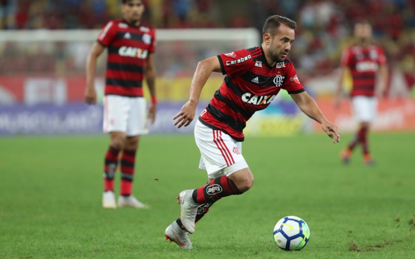 Éverton augusto de barros ribeiro (born 10 april 1989) is a brazilian footballer who plays as an attacking midfielder or winger for brazilian serie a club flamengo and the brazil national team. Retrospectiva Flamengo 2018 Everton Ribeiro Golacos E Afirmacao Lance