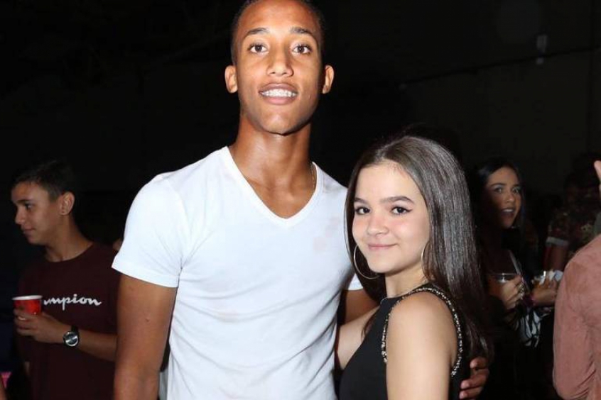 , fera 05 de fevereiro de 2020 | 18h33. Namorada Do Atacante Joao Pedro Atriz Mel Maia Nao Voltara A Inglaterra Ate Fazer 16 Anos Entenda Lance