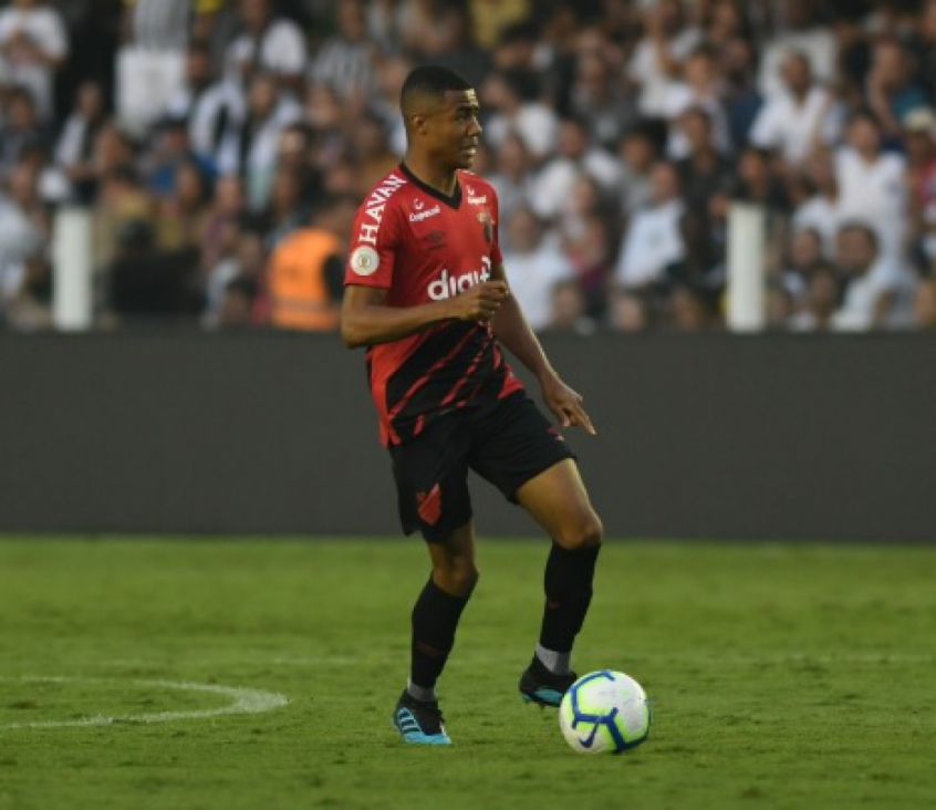 Do you feel like there's something a little bit off when you return home from work every night? Erick vÃª Athletico precisando ser mais 'cascudo' e 'maduro