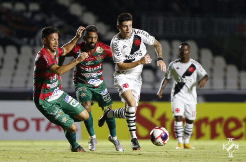 O mais legal de assistir jogo do vasco ao vivo em nosso site, é que você não perde nenhum gol do vasco, através da nossa transmissão ao vivo, ao mesmo tempo que aproveita o conforto de seu lar. Vasco X Portuguesa Provaveis Times Desfalques E Onde Assistir Ao Jogo Do Campeonato Carioca Lance
