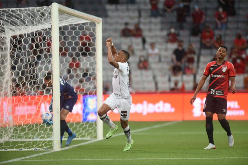 90'+11' second half ends, athletico paranaense 2, flamengo 2. Zqpwznk4ksd 1m