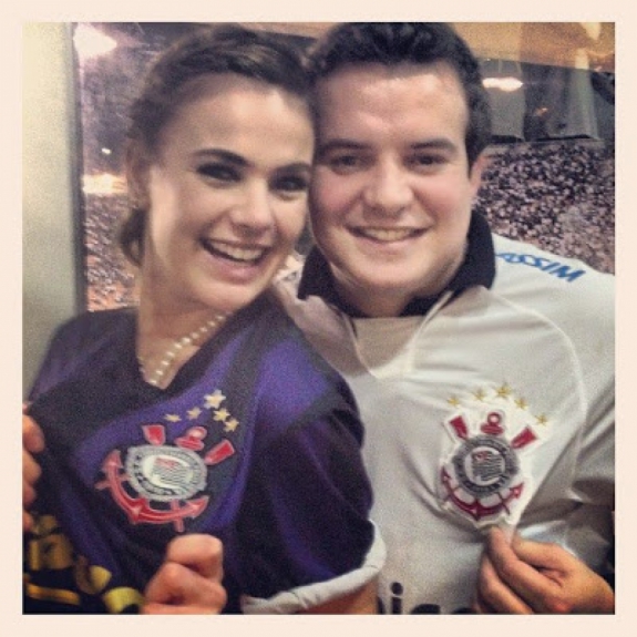 Lu marchioto, mulher de marcos, e thaís pacholek, esposa de belutti, paparicaram os respectivos antes do início do show. Belutti E Torcedor Do Corinthians E Sempre Vai Com A Esposa Ao Estadio Lance