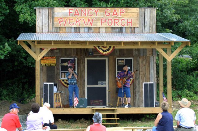 Pet friendly extra rules, store, trail, hike, 6 cabins, motel rooms,. Attractions Near Laurel Bluff Cabins: Parkway, Winery, Golf