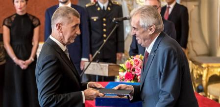 O presidente da república checa disse concordar com as políticas do governo de orbán referentes à comunidade lgbti+. El Presidente Checo Da Una Segunda Oportunidad Al Millonario Populista Andrej Babis