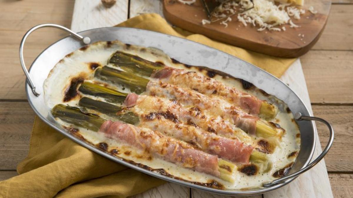 (hora peruana) y 8.00 p. Receta de puerros gratinados con jamÃ³n y bechamel