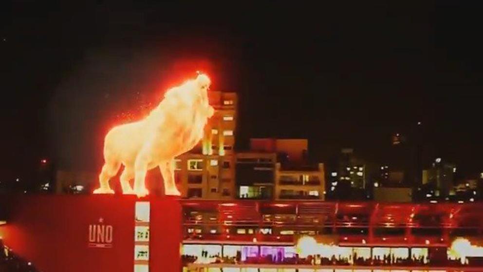 De chiquito me enseñaron a seguirte adonde vas a decir soy pincharrata soy campeón continental Espectacular inauguraciÃ³n del nuevo estadio de