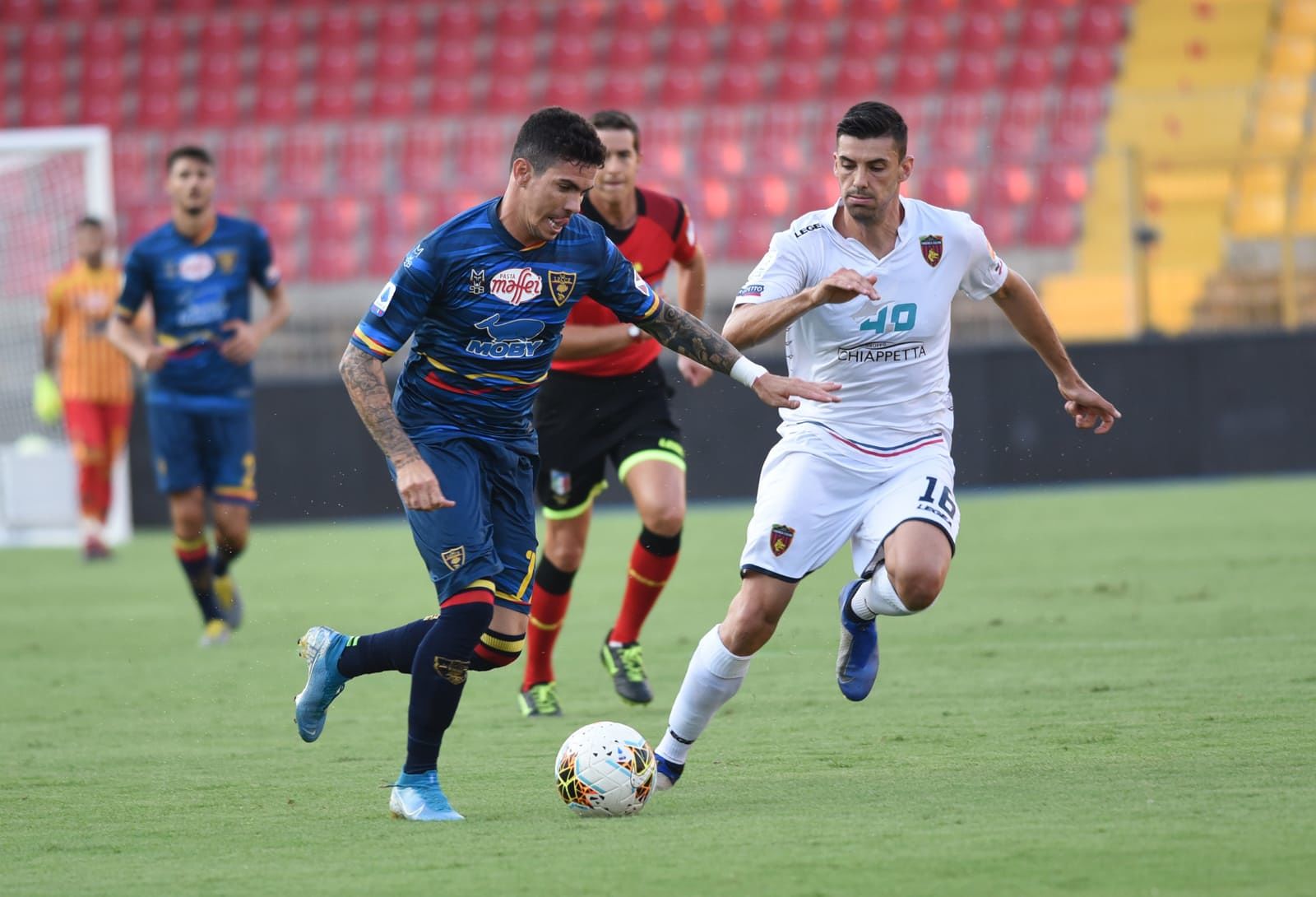 Lecce Cosenza / Lecce Cosenza 3 1 I Lupi Cedono Al Via Del Mare Calabria Diretta News - Rientrati a lecce nel tardo pomeriggio di ieri, i giallorossi hanno continuato a preparare il prossimo impegno di campionato con il cosenza (in.