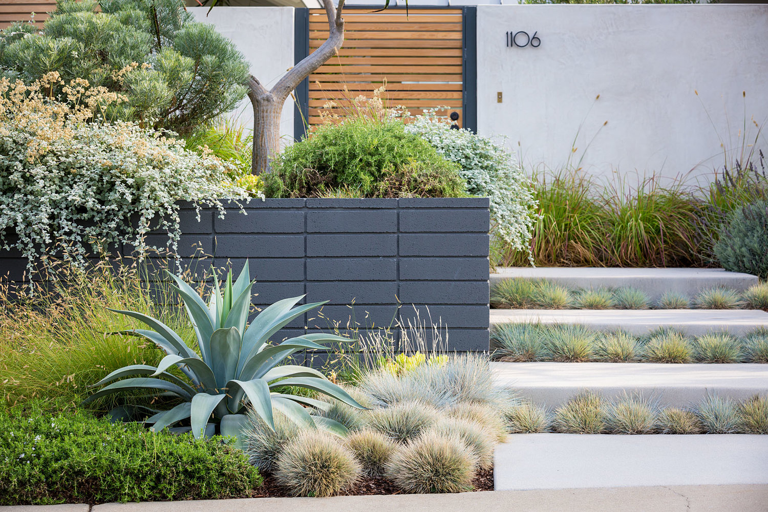 Leftandlevel Modern Cottage Landscaping