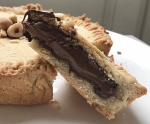 Torta Bacio Un Guscio Di Frolla Alle Nocciole E Un Cuore Di Nutella Morbida