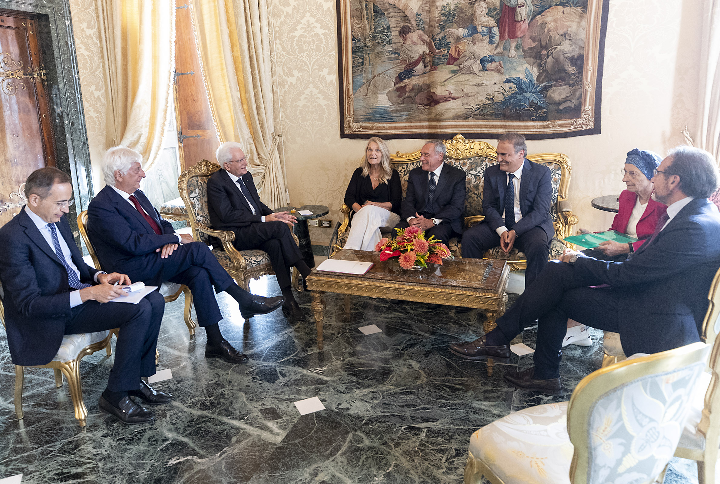 Tieni l'assorbente interno con le dita con cui scrivi. Crisi di governo, come procedono le consultazioni al Quirinale