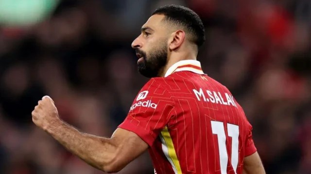 الكشف عن 3 مواجهات نارية تنتظر الفرعون المصري محمد صلاح 5 محمد صلاح يغادر بشكل منفصل