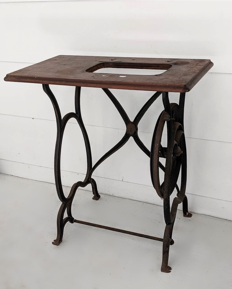 The diy experts at hgtv magazine went digging in the attic for treasures that deserve a second chance. How To Repurpose A Vintage Sewing Machine Table As A Desk Lovely Etc