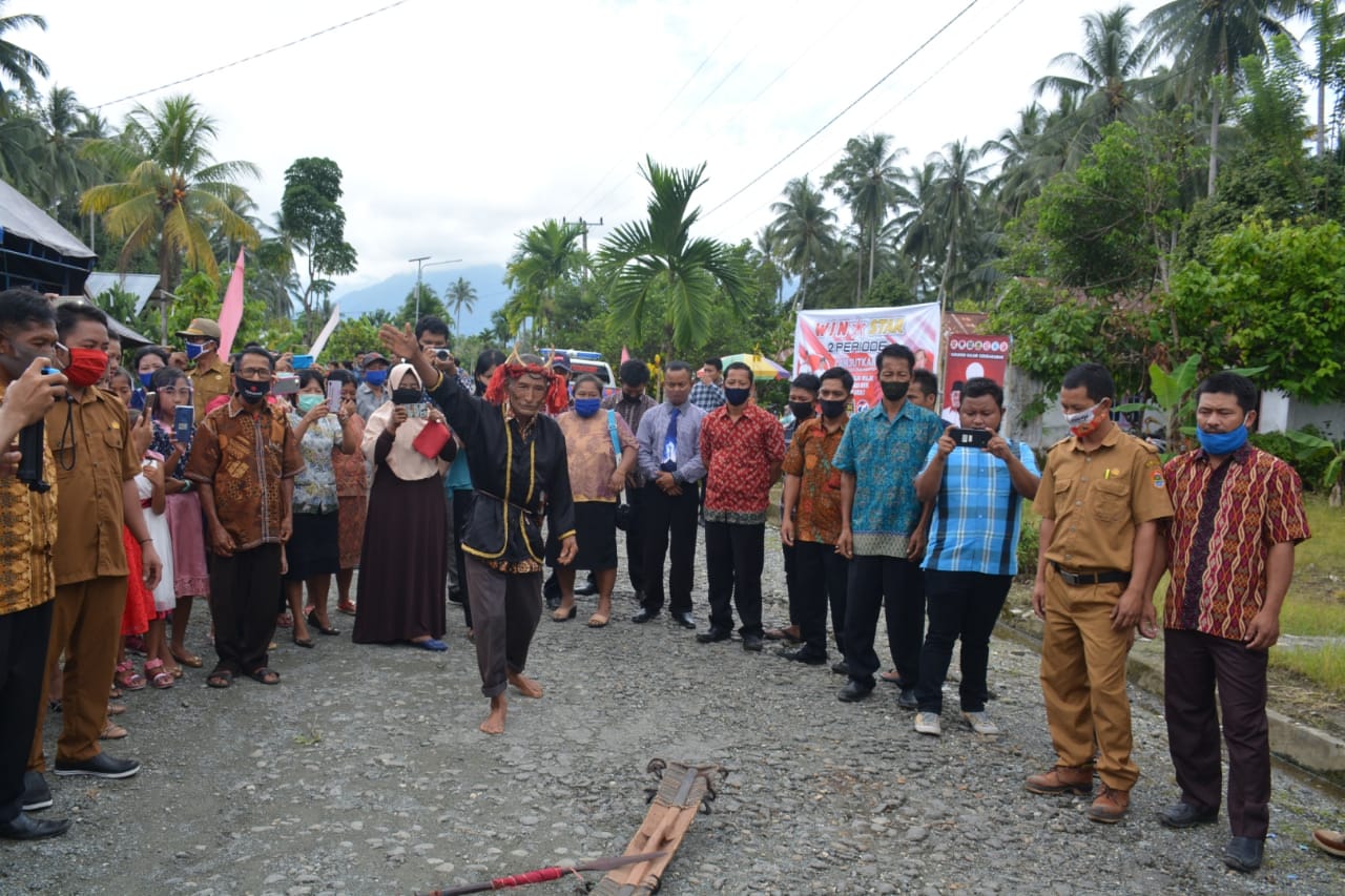 Hadiri Adat Monggisin, Bupati Herwin Sampaikan Pesan Damai Jelang Pilkada