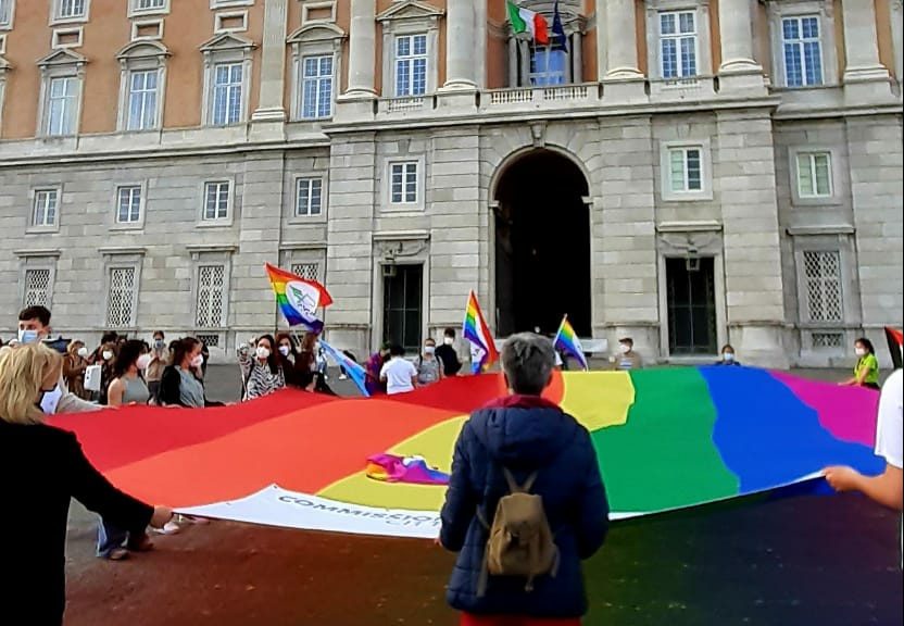 Fuori Alla Reggia Di Caserta La Manifestazione “Legge Zan E Molto Di Più: Non Un Passo Indietro” | Caffe' Procope | Associazioni - In Evidenza - Politica 576_x_832_jpg