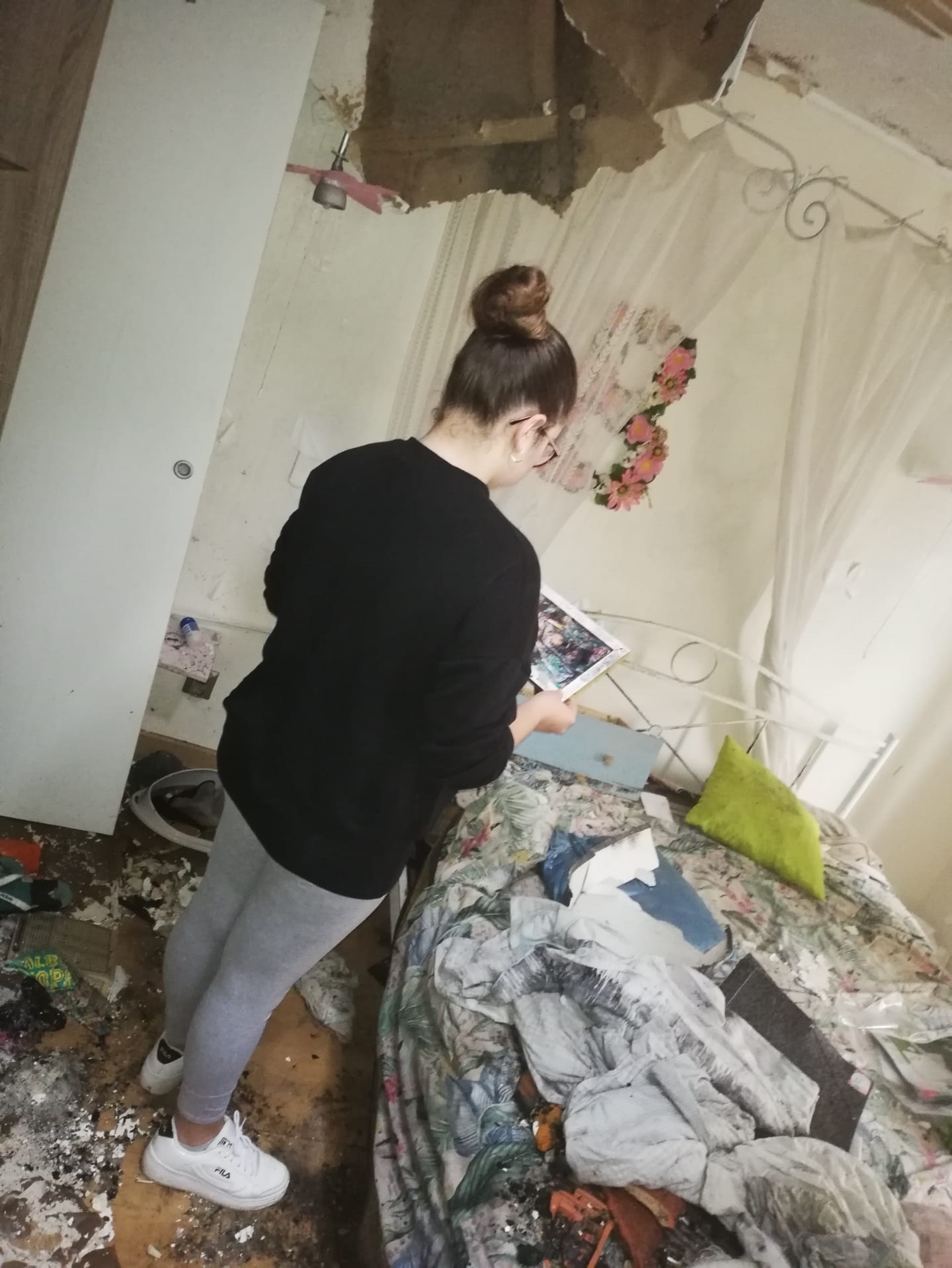 Sep 23, 2021 · em festa é festa, florinda (ana brito e cunha) está danada com a lata de bino (pedro alves), que não hesitou em aceitar a oferta de corcovada (maria do céu guerra). Ã€ espera de justiÃ§a. FamÃ­lia vive em anexo depois da casa