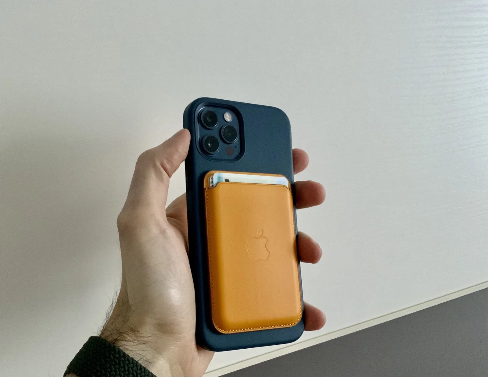 La differenza tra un Apple Wallet originale e uno falso 5 Apple Wallet3 scaled