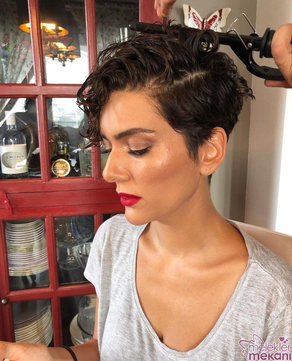Uzun,orta,kısa saçlar için kahkül saç modeli son zamanlarda hızla trend olmuştur. ÃœnlÃ¼lerin tercih ettiÄŸi en yeni saÃ§ modelleri | Melek
