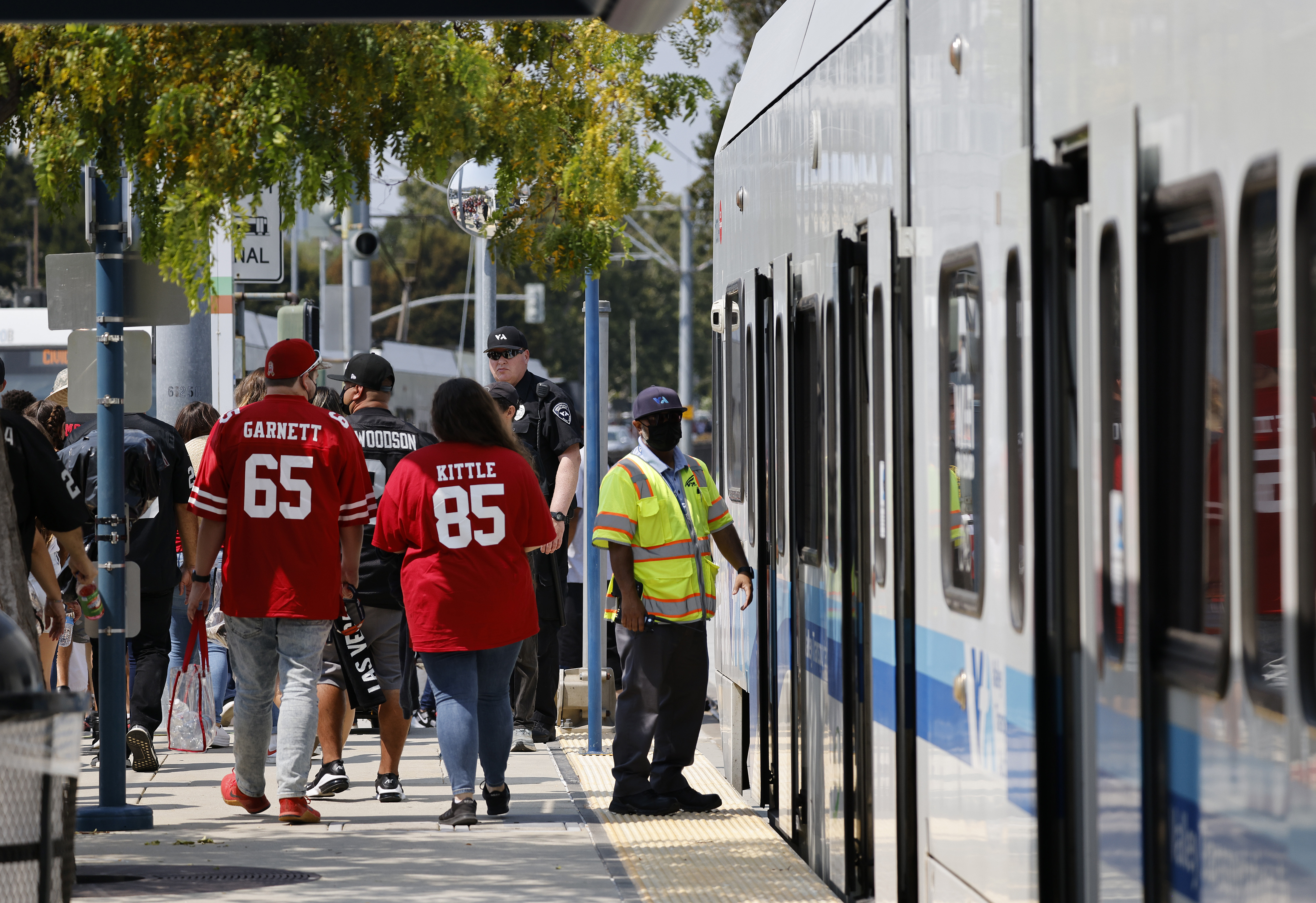 VTA rail resumes, takes 49ers fans to Levi's Stadium