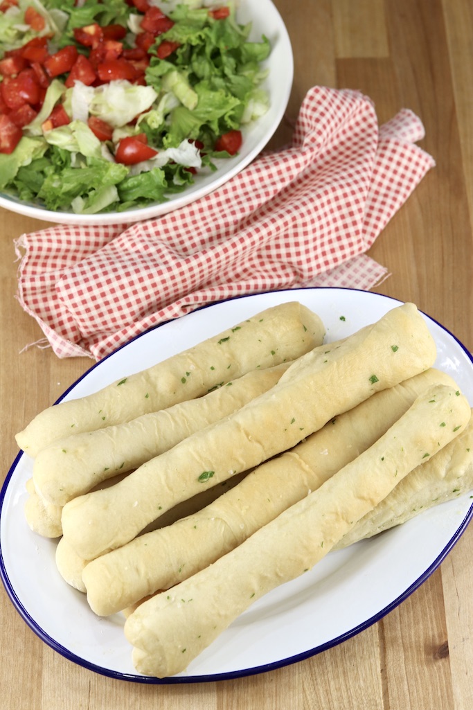 Homemade Garlic Breadsticks {Easy Recipe} Miss in the Kitchen