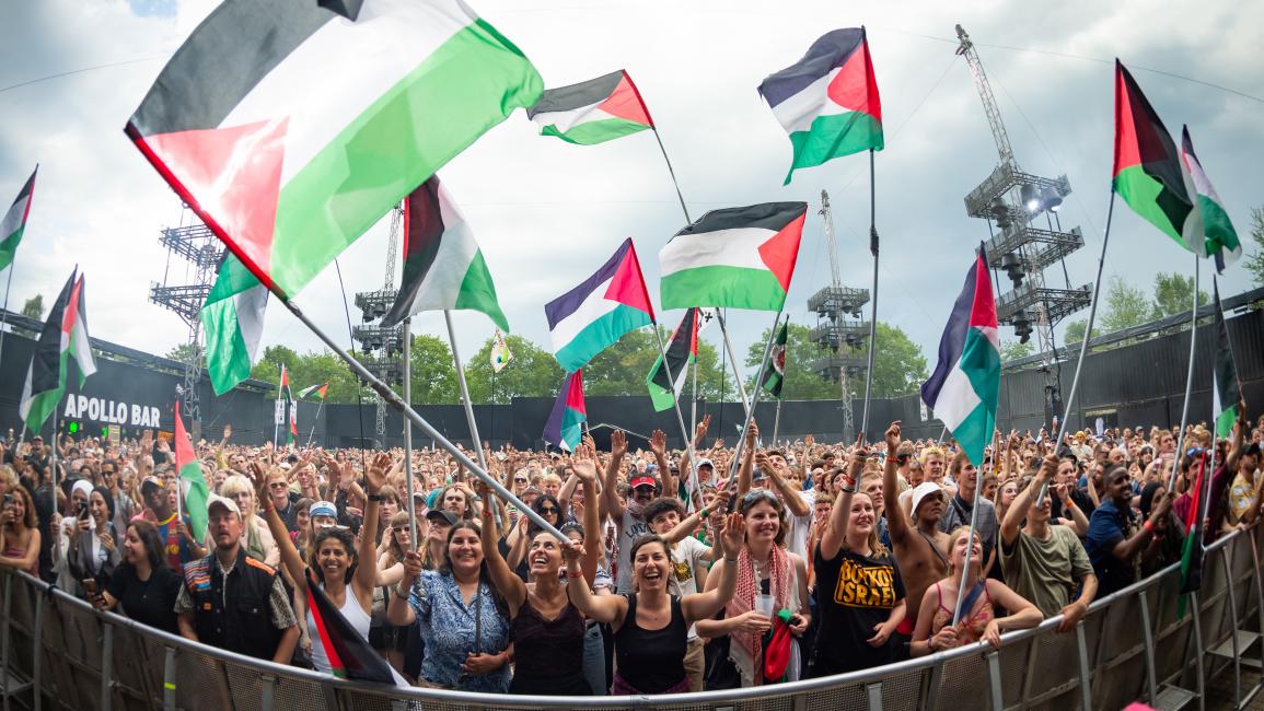 تنامي التضامن الفني الغربي مع فلسطين: مشهد يناقض صمت نظرائهم العرب تنامي التضامن الفني الغربي مع فلسطين: مشهد يناقض صمت نظرائهم العرب