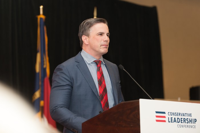 Tom fitton net worth
