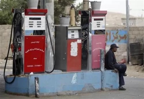 ارتفاع أسعار الوقود في عدن .. وشركة النفط تبرر الزيادة كإجراء مؤقت