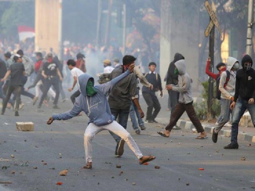 04.12.2013 · mungkin anda sudah tidak asing lagi dengan salah satu program pengolah gambar ini. Demo Jakarta Berakhir Anarkis Polisi Amankan Hampir 1 000 Perusuh Niaga Asia