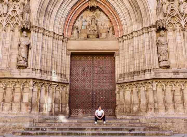 How to Overcome Being Alone & Meet People When You Travel