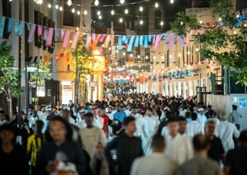 &laquo;يا حلاوة يا طراوة&raquo;: سيمفونيات &laquo;البسطات&raquo; تصنع تريند رمضان كل ليلة