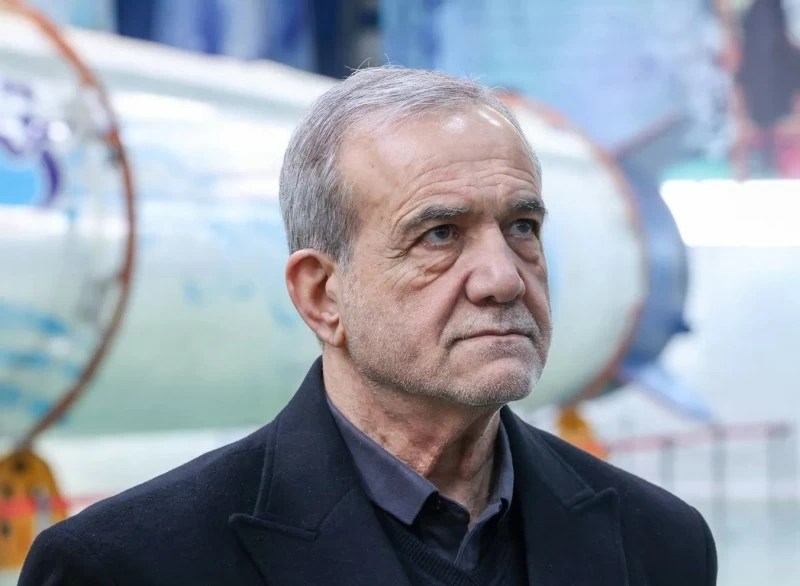 الرئيس الإيراني: لن تنحني رؤوسنا لضغوطات القوى العالمية
