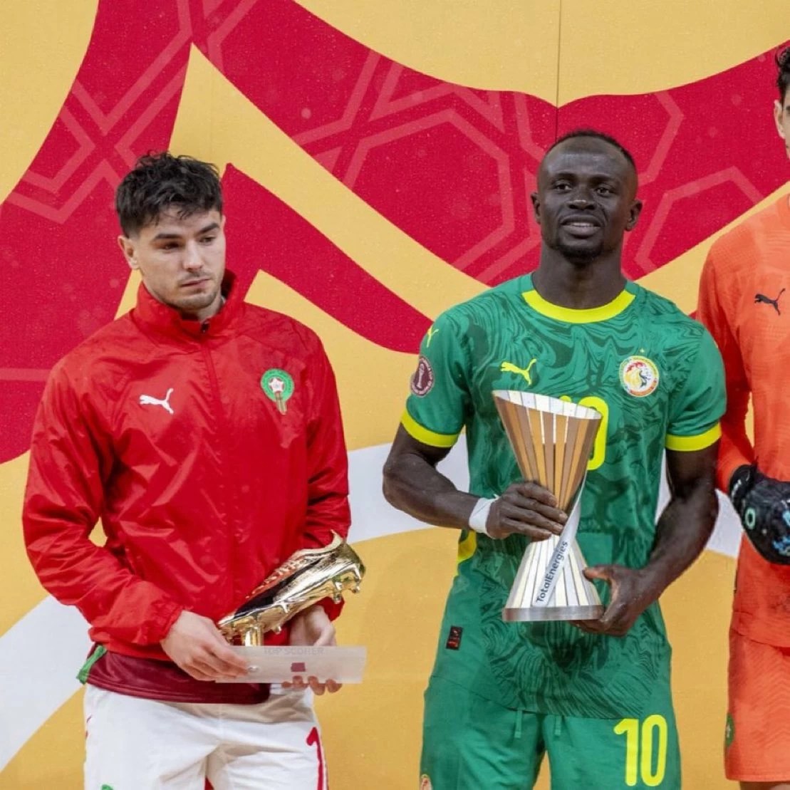 «الكاف» يسحب جائزة الأفضلية من لاعب نصراوي «الكاف» يسحب جائزة الأفضلية من لاعب نصراوي