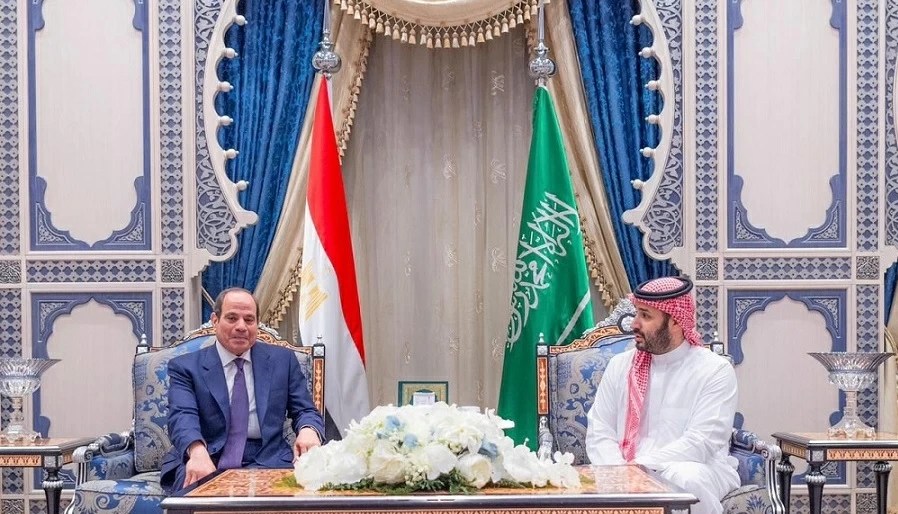 ولي العهد والرئيس المصري يبحثان تداعيات التصعيد العسكري في المنطقة