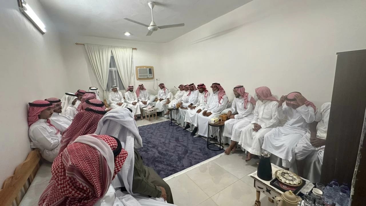 أهالي قرية أم العكاش يحتفلون بعيد الفطر
